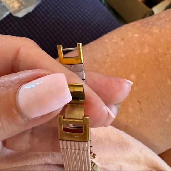 Christian Dior vintage watch! Lovely markings on clasp! Swiss 8025! - Picture 6 of 14